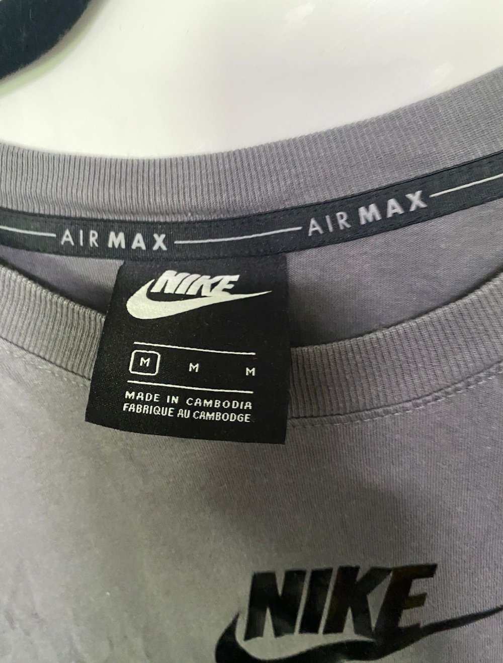 Nike Air Max T-Shirt in grau