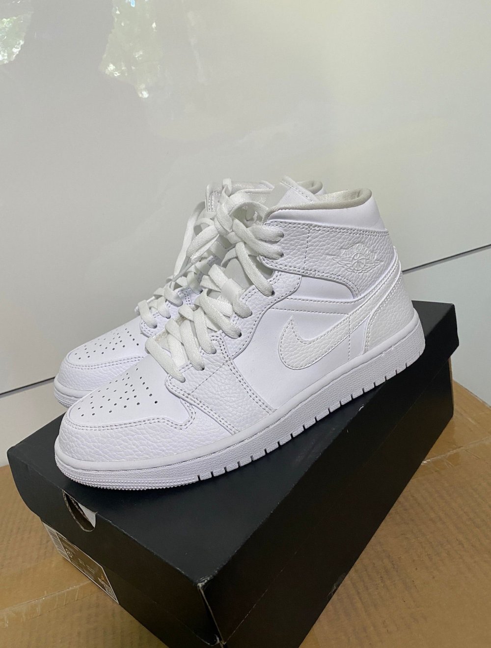 Air Jordan 1 MID Weiß (Größe 42)