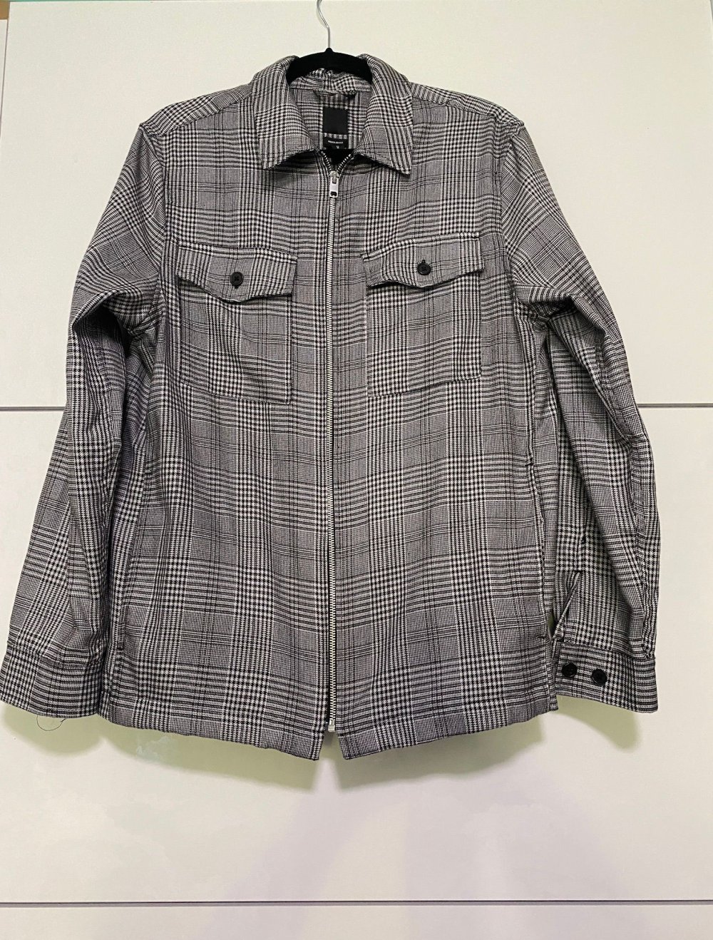 Bershka Jacke in grau mit schwarz-weißen Streifen