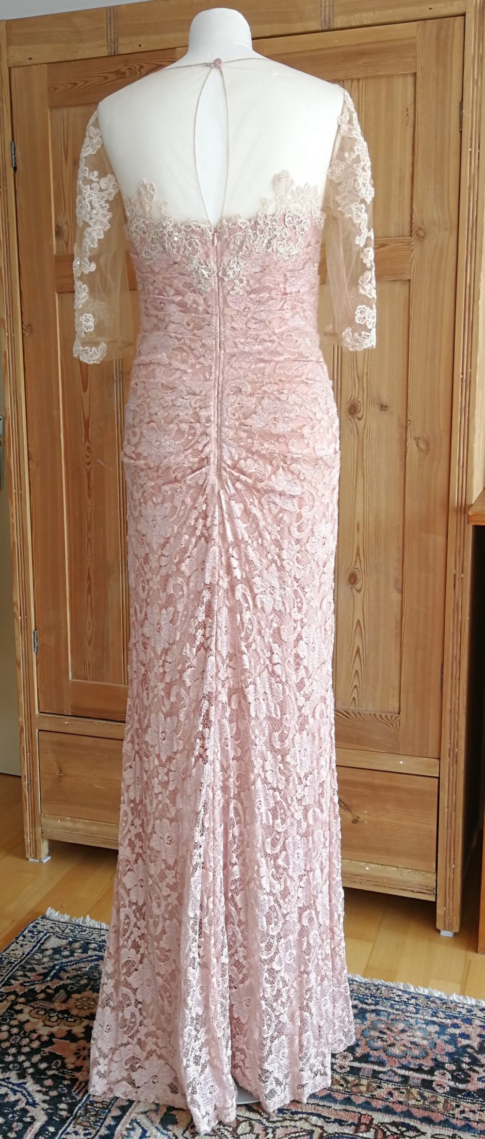 Ballkleid - Hochzeitskleid Spitze mit kurzer Schleppe