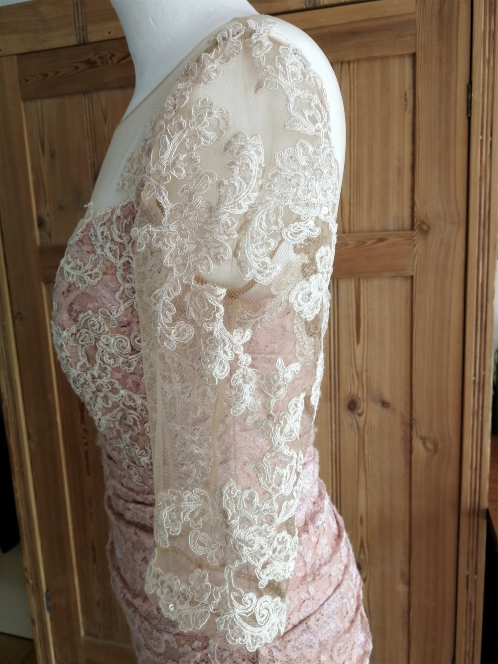 Ballkleid - Hochzeitskleid Spitze mit kurzer Schleppe