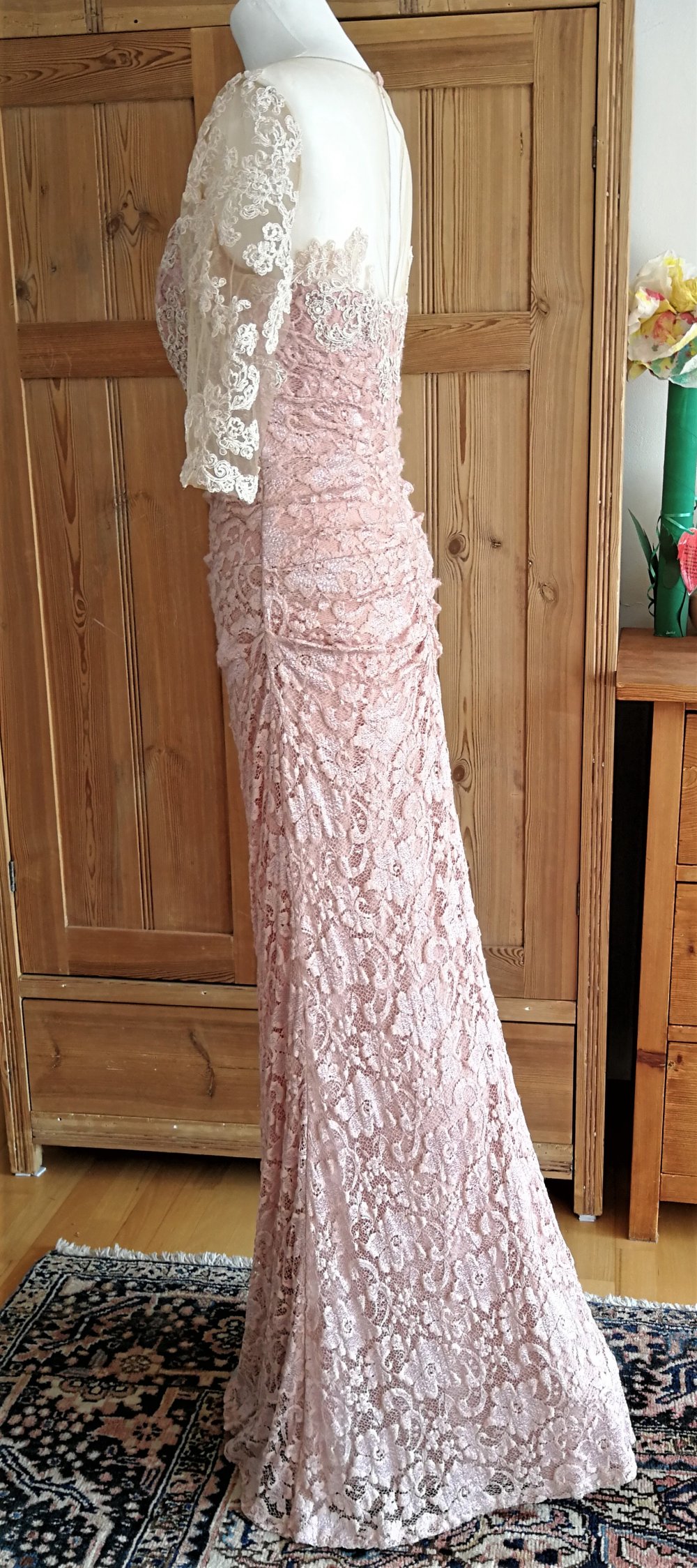 Ballkleid - Hochzeitskleid Spitze mit kurzer Schleppe