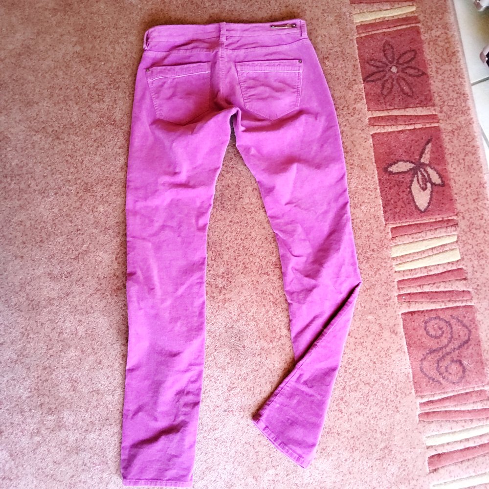 Feine Cordhose neu von Campus pink bis violett Größe 36