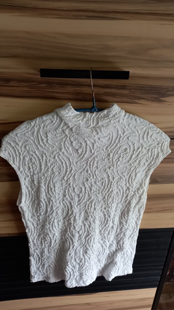 sehr schönes weißes Baumwoll-Top, toll gemustert