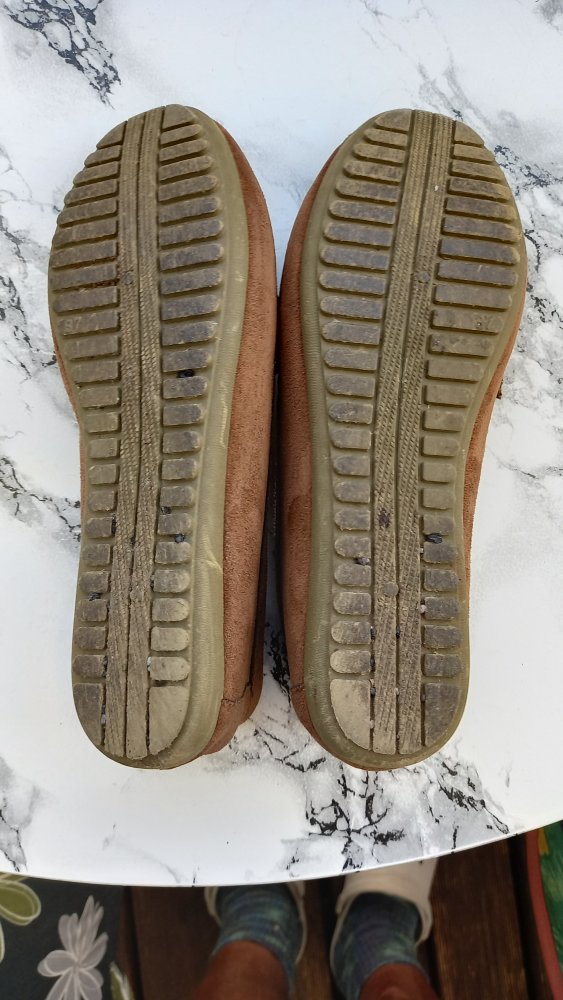 wenig getragene schöne Wildleder-Damen-Schuhe im Moccassin - Stil