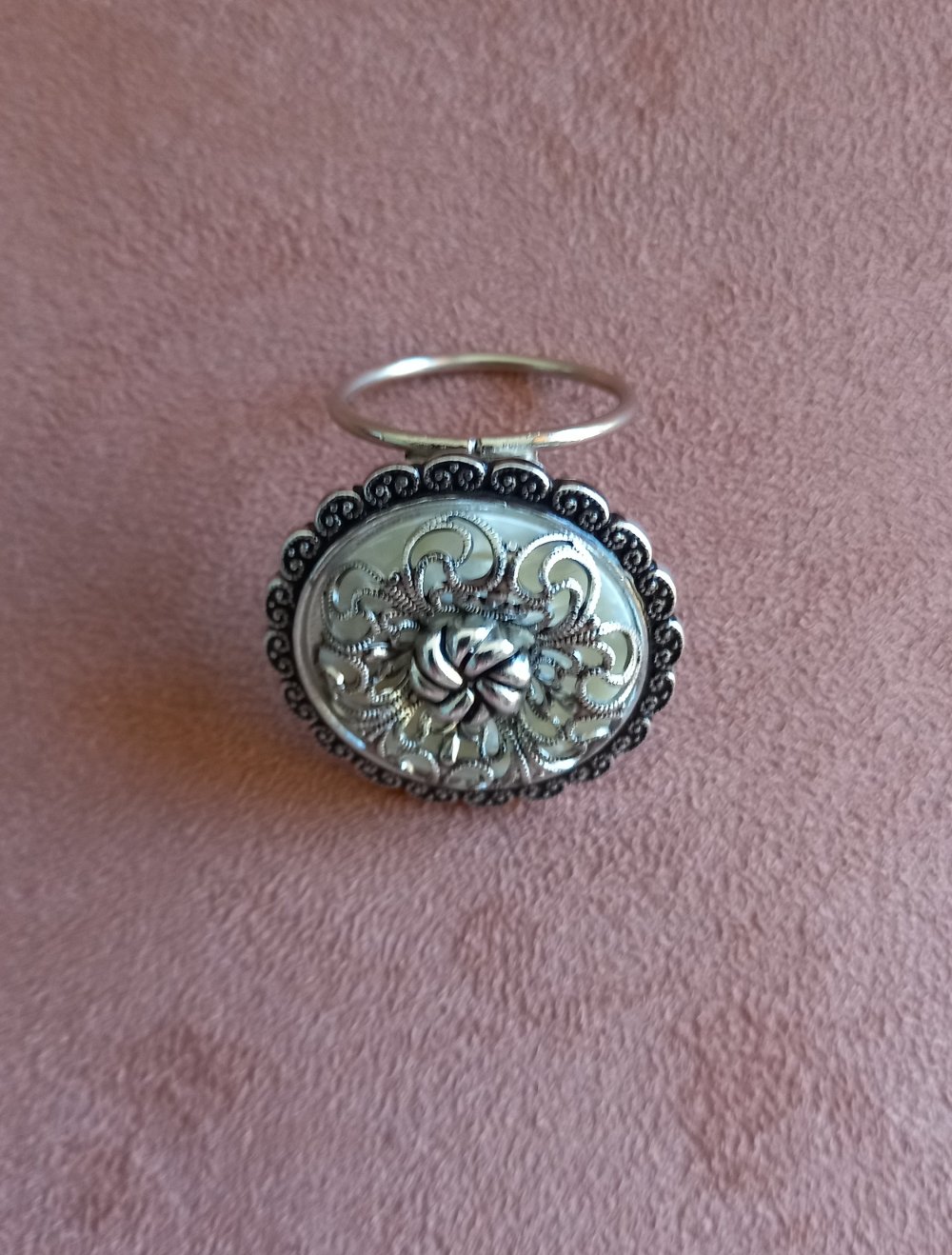 Schöne filigrane elegante Vintage Brosche, silbrig,  Modeschmuck