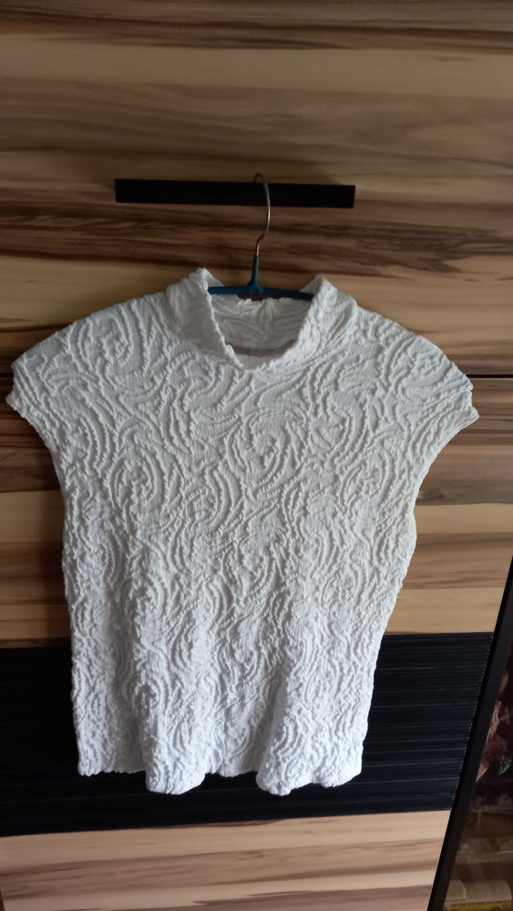 sehr schönes weißes Baumwoll-Top, toll gemustert