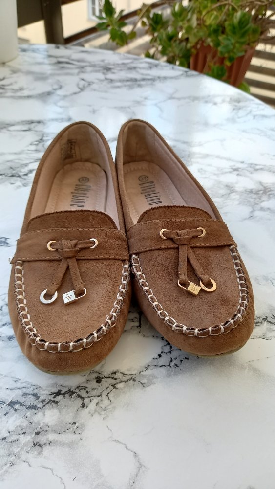 wenig getragene schöne Wildleder-Damen-Schuhe im Moccassin - Stil