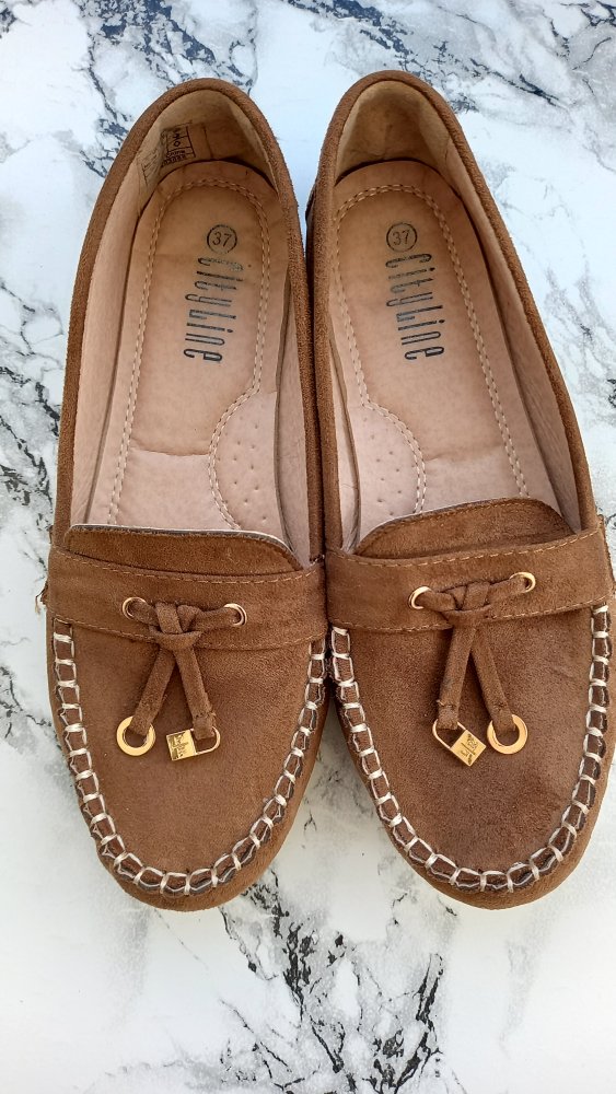 wenig getragene schöne Wildleder-Damen-Schuhe im Moccassin - Stil