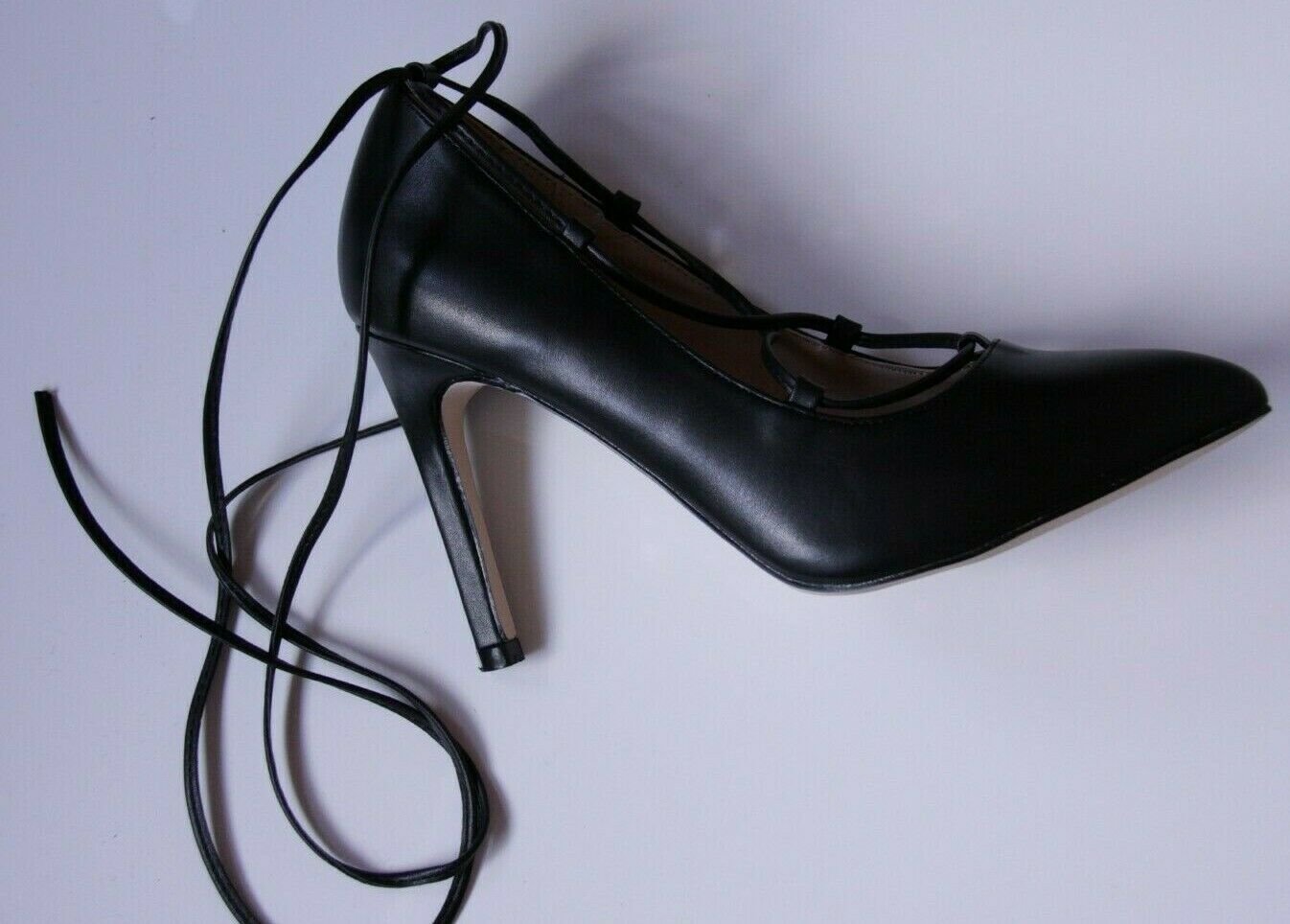 Pumps schwarz wie neu mit Original-Schuhkarton, Gr. 37, Kaufpreis 49,-