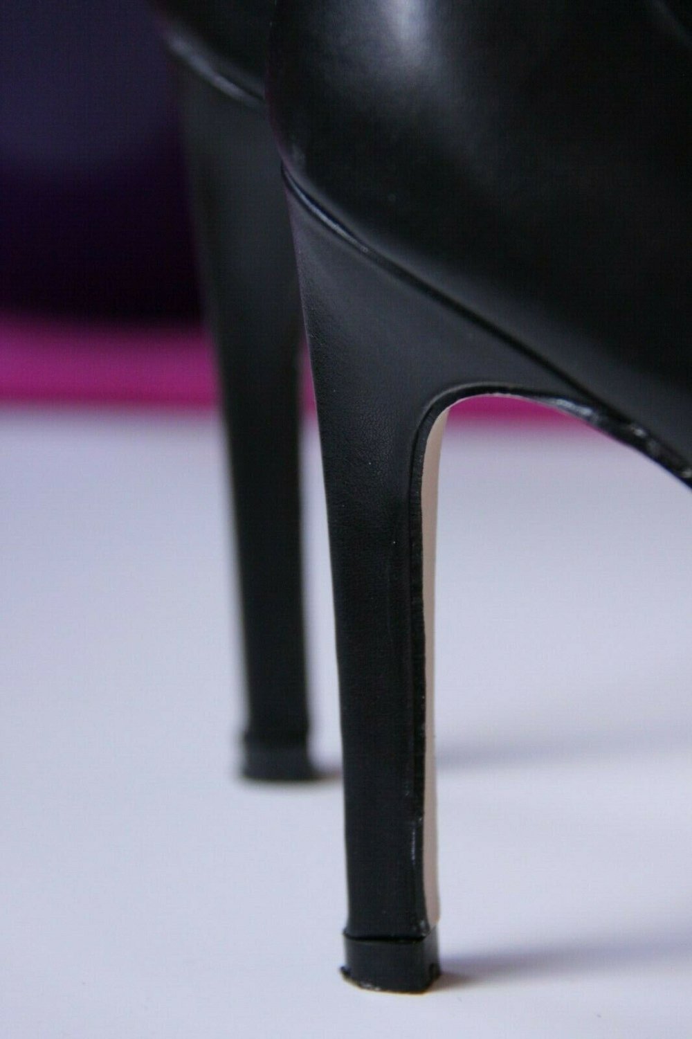 Pumps schwarz wie neu mit Original-Schuhkarton, Gr. 37, Kaufpreis 49,-