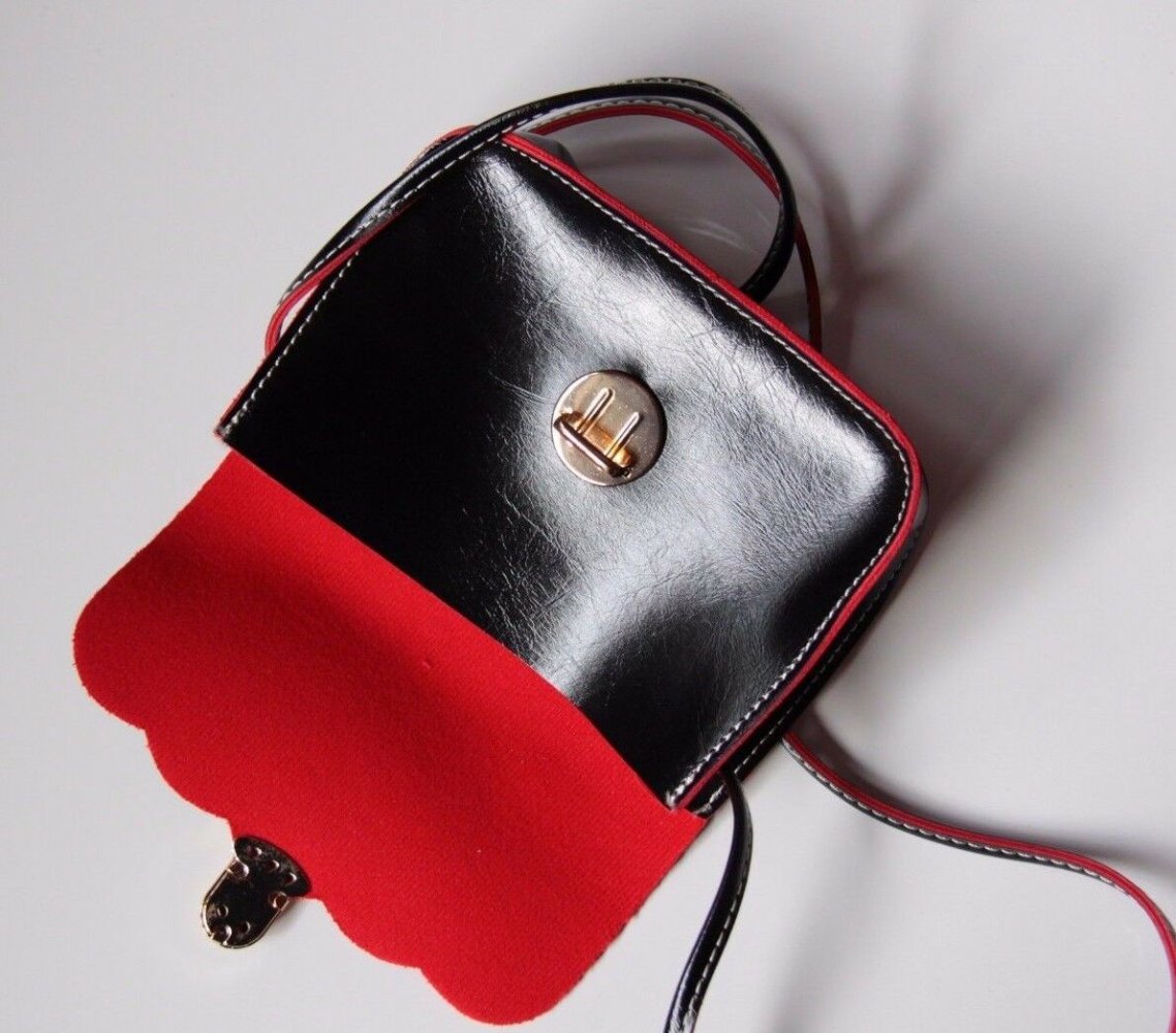 Handtasche neu in schwarz mit roten Absetzungen