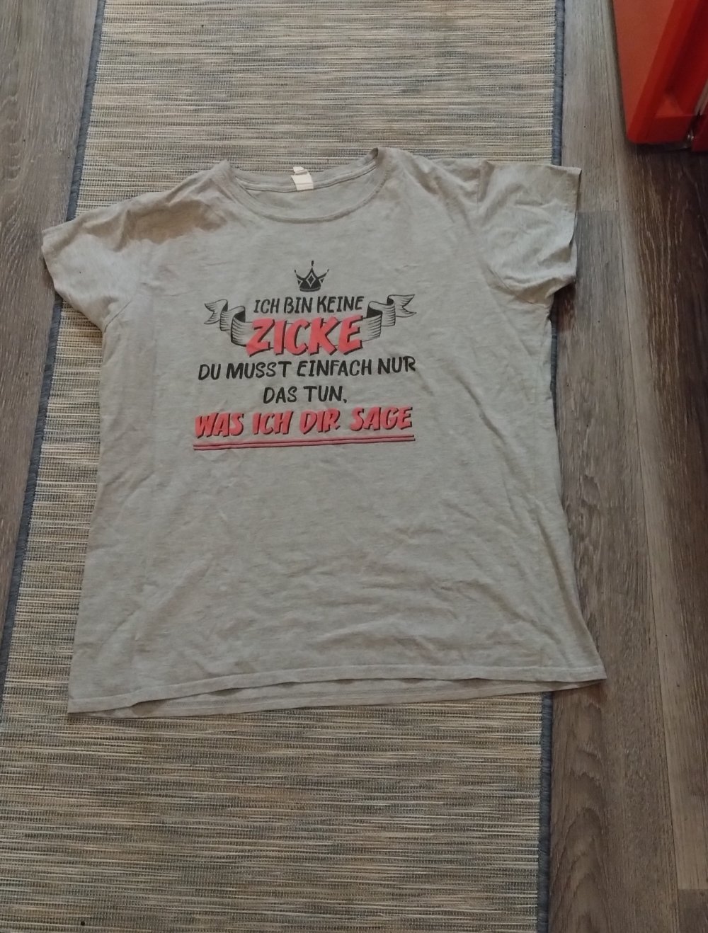 T-Shirt zu verkaufen