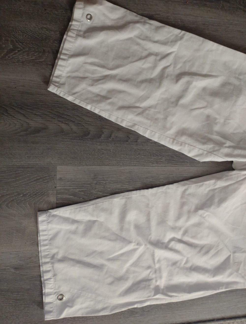 leichte weiße Sommerhose