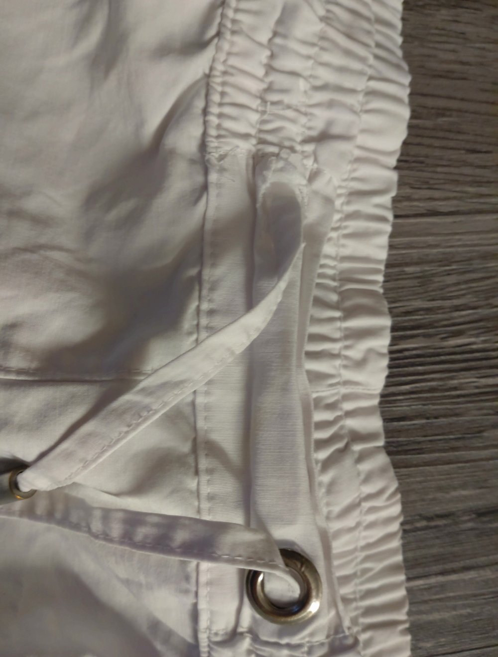 leichte weiße Sommerhose