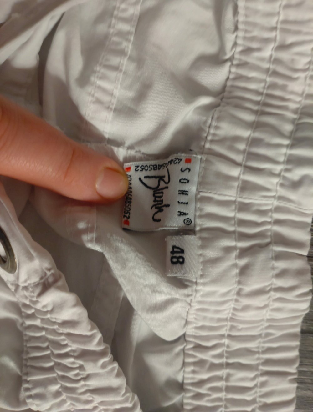 leichte weiße Sommerhose