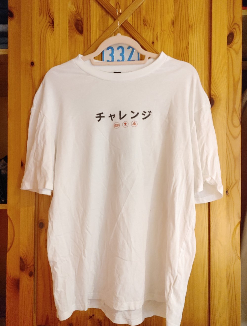 weißes Tshirt mit Chinesischen Symbolen