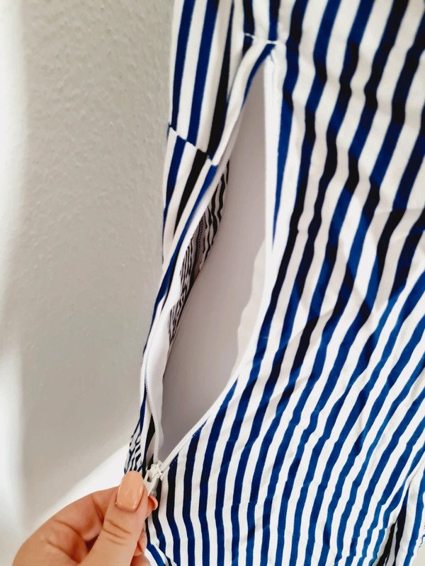 Blau-weiß gestreiftes Sommerkleid