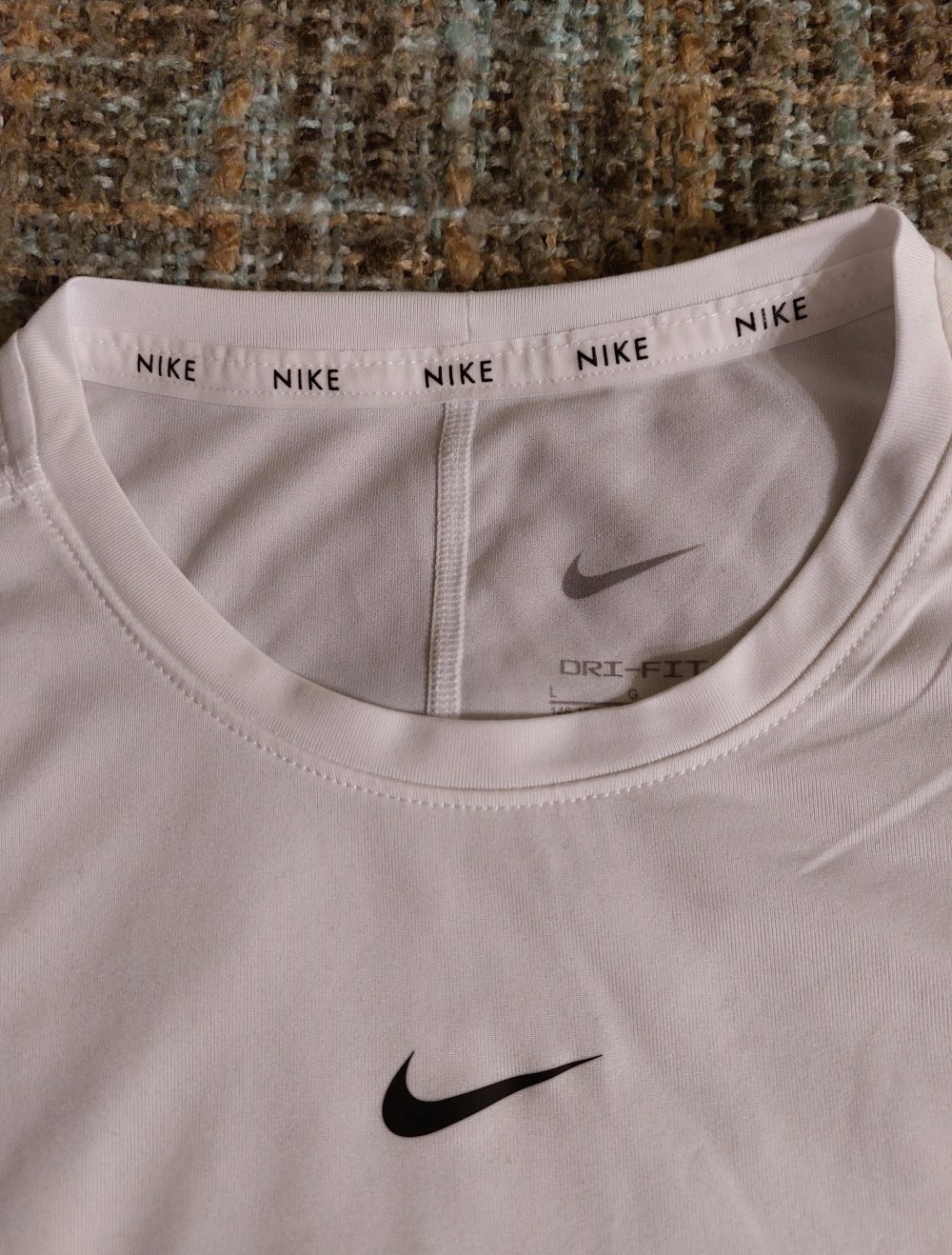 weißes Nike Sport-T-Shirt; 8€