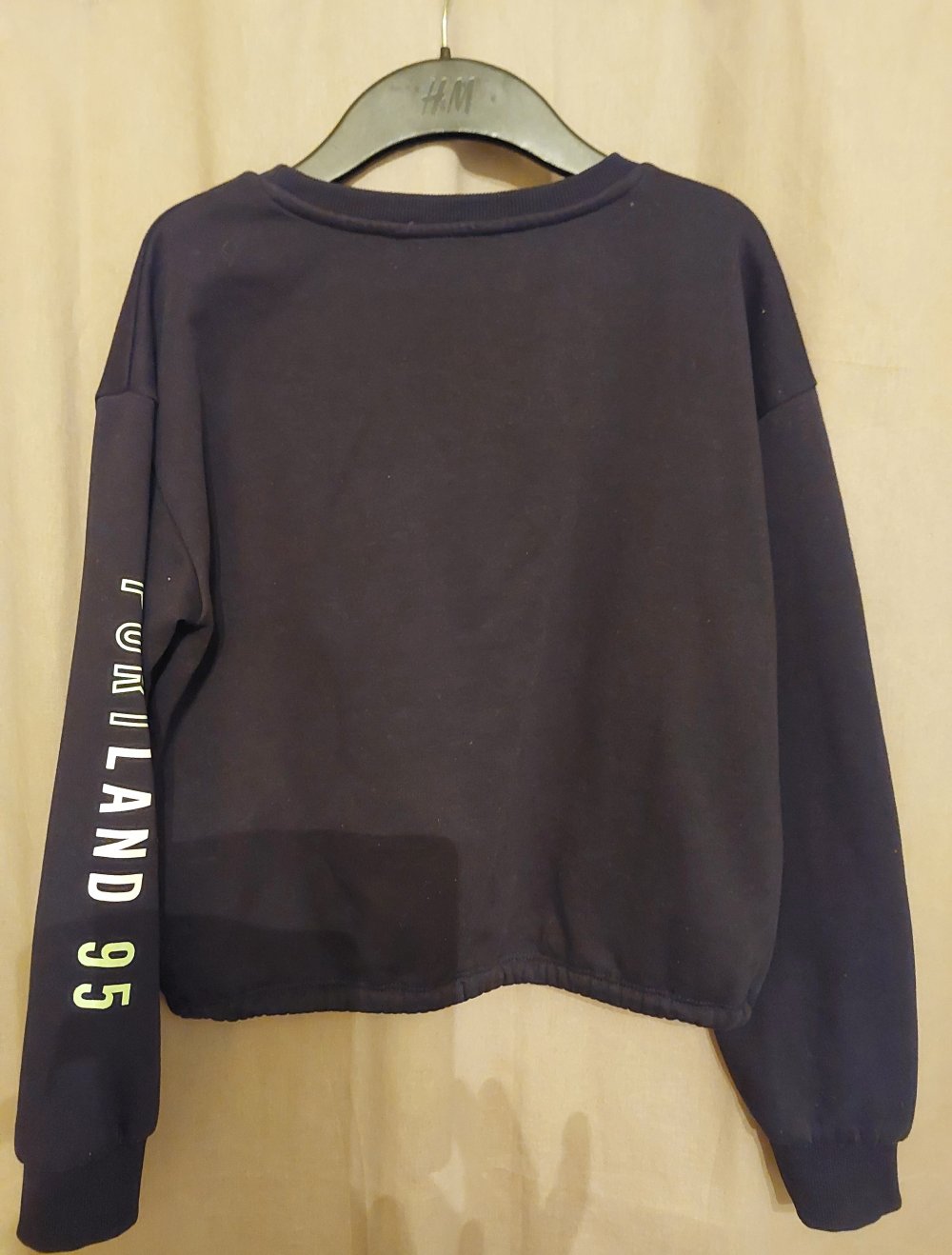 schwarzer Pullover; 5€