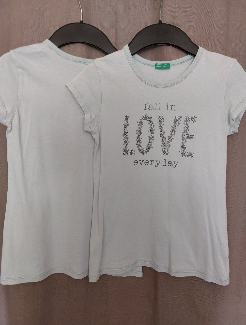 2 türkise halbärmlige T-Shirts; 8€