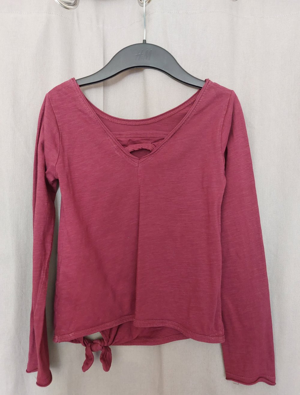 weinrotes langärmliges T-Shirt; 5€