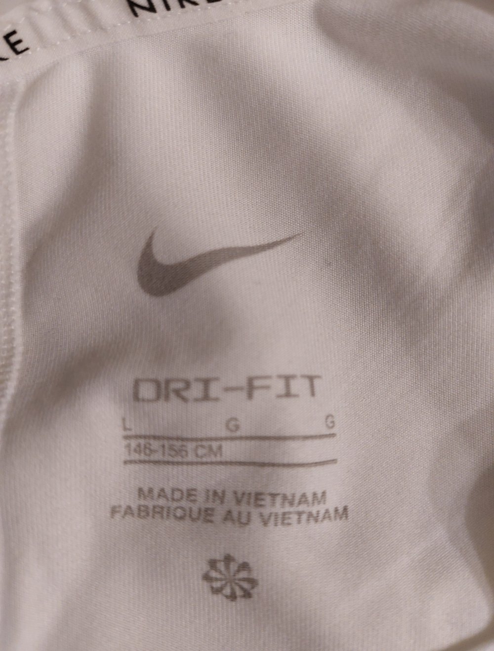 weißes Nike Sport-T-Shirt; 8€