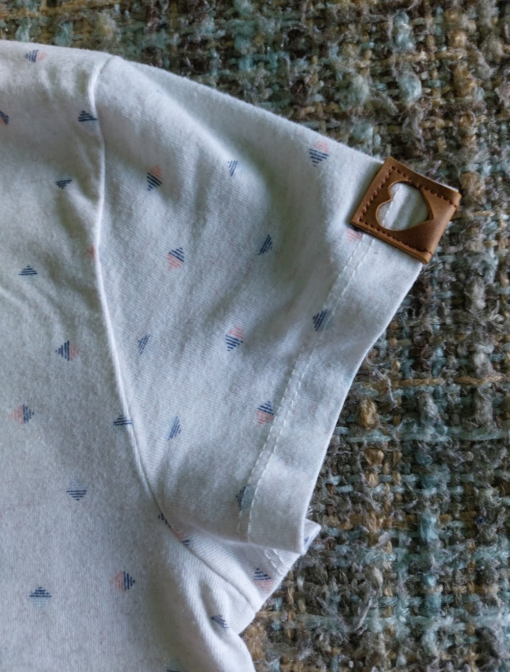 beiges T-Shirt; 4€