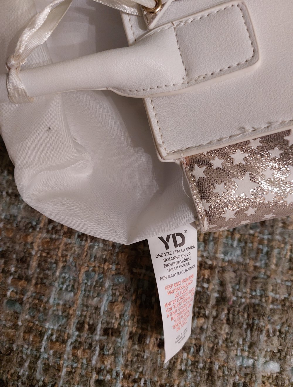 weiße Kinderhandtasche; 3€