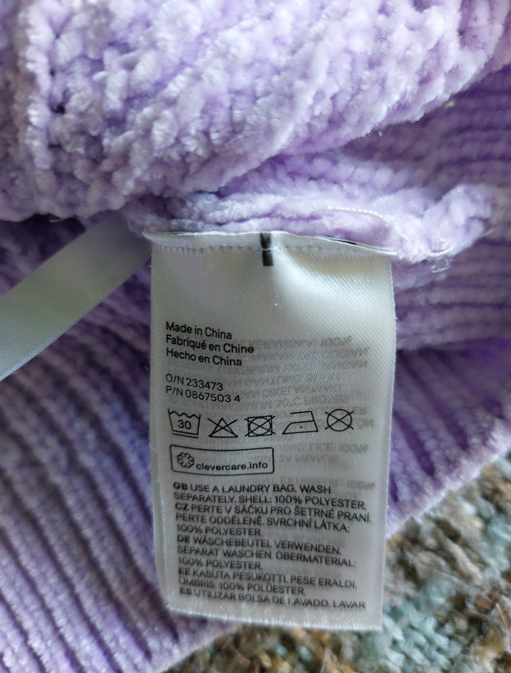 lila Wollpullover; 5€