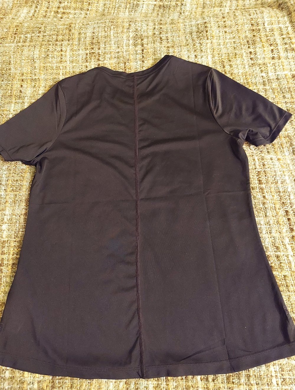 schwarzes Sport-T-Shirt; 6€