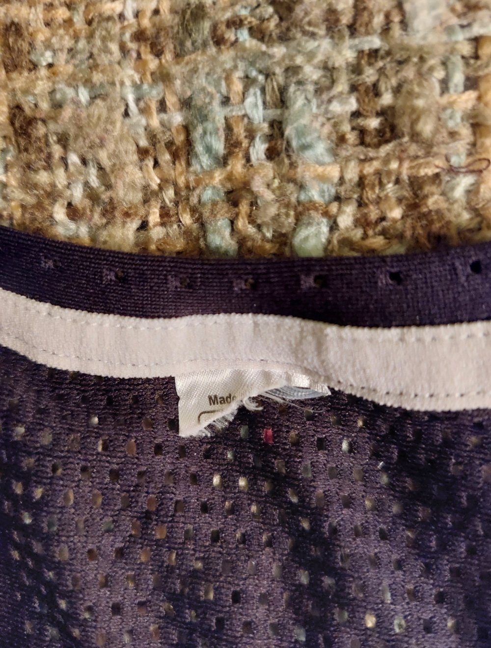 schwarzes Sport-T-Shirt; 6€