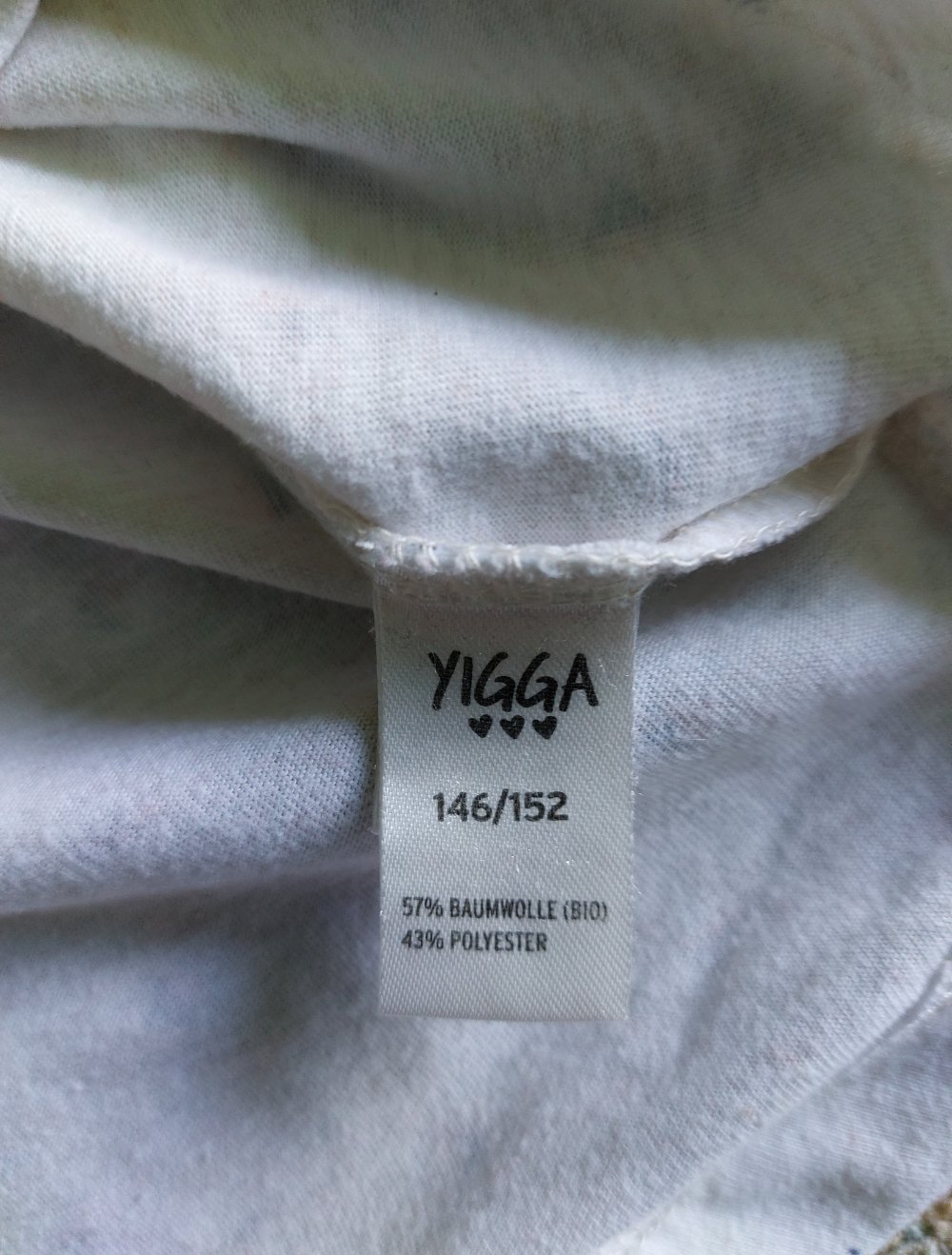 beiges T-Shirt; 4€