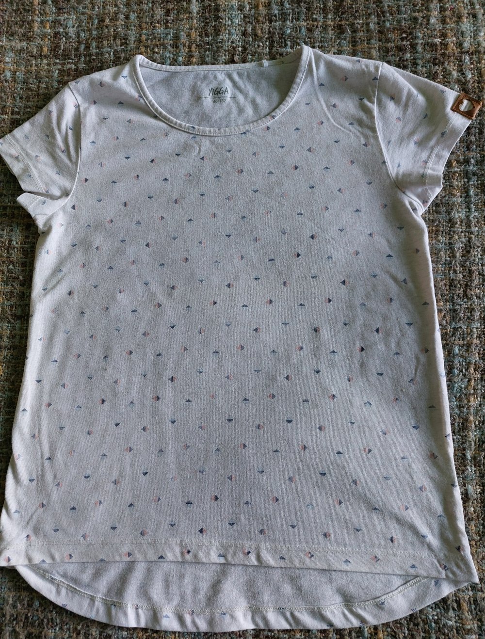 beiges T-Shirt; 4€