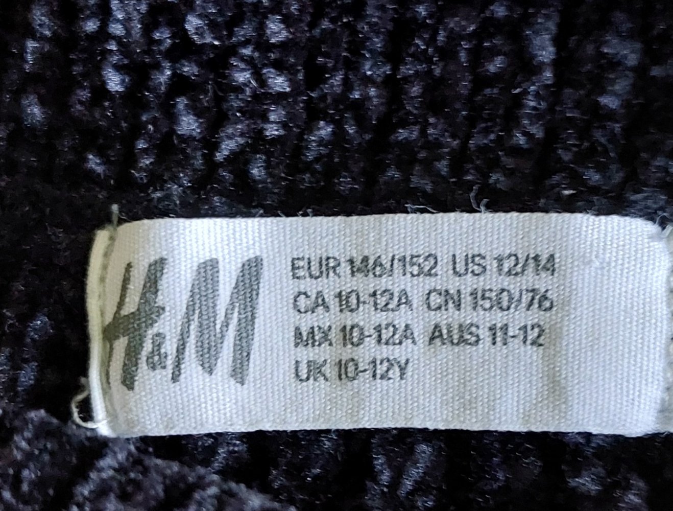 schwarzer Wollpullover; 5€