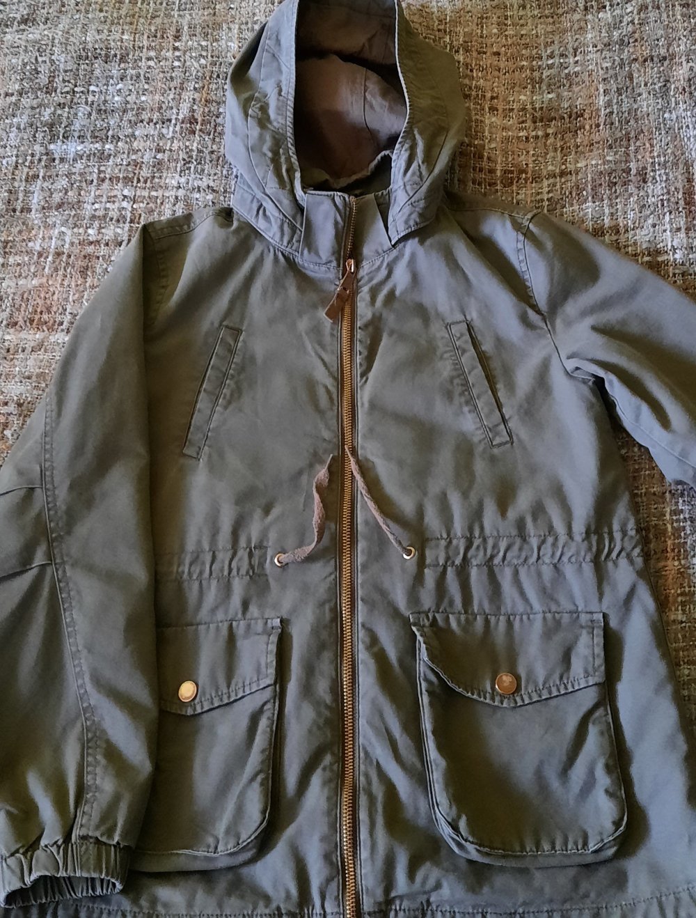 khakifarbener Parka; 10€