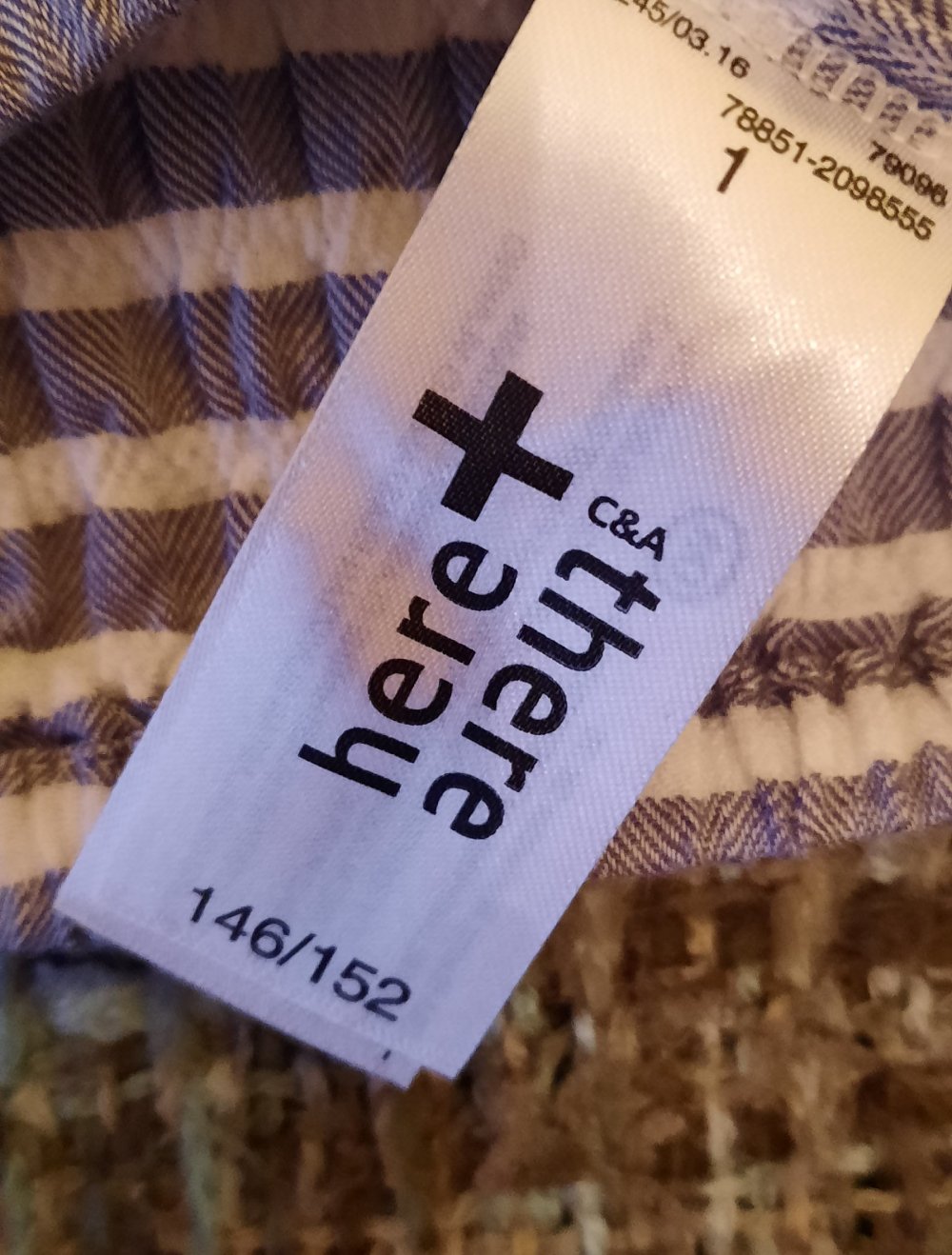 gestreifte halbärmlige Bluse; 4€