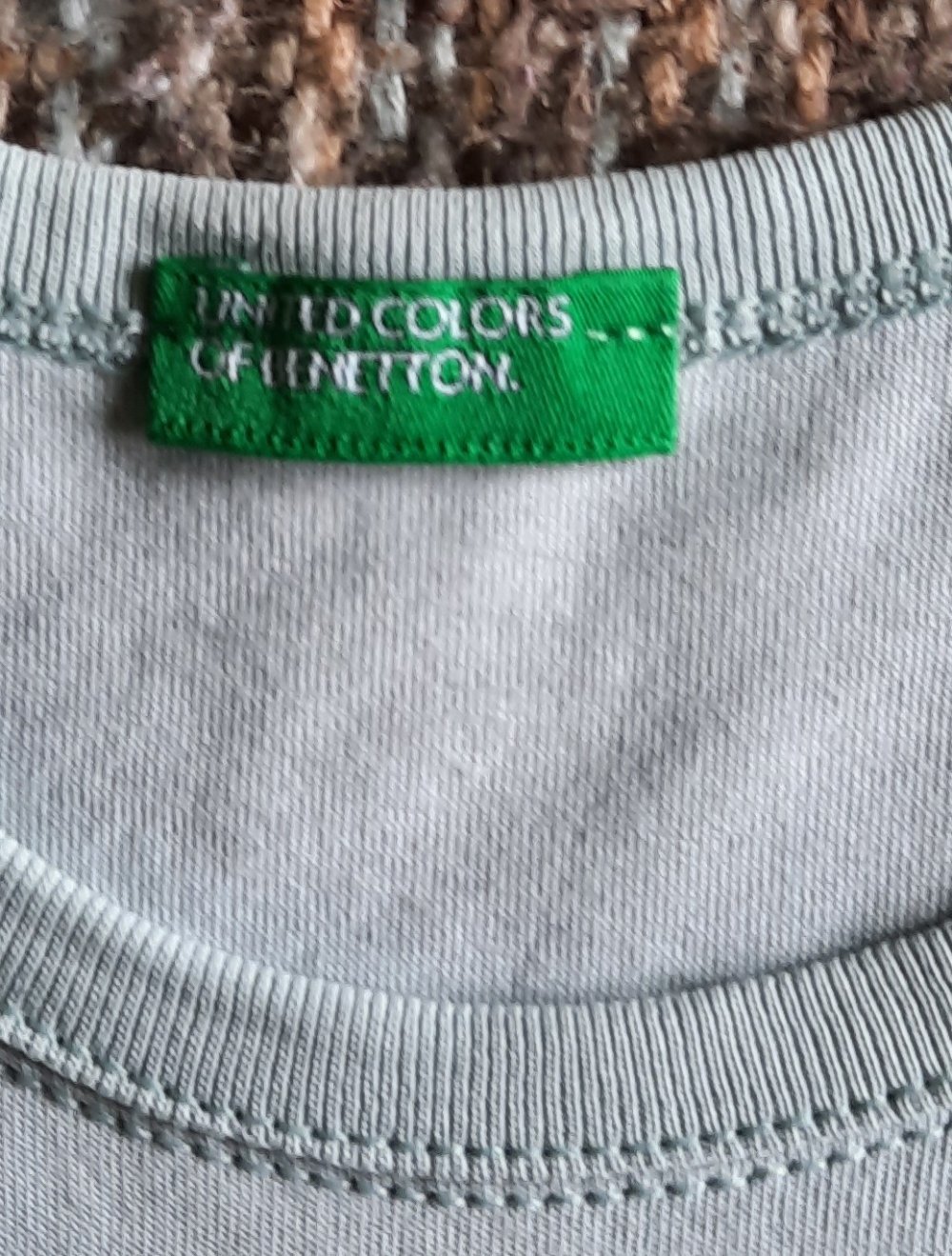 2 türkise halbärmlige T-Shirts; 8€