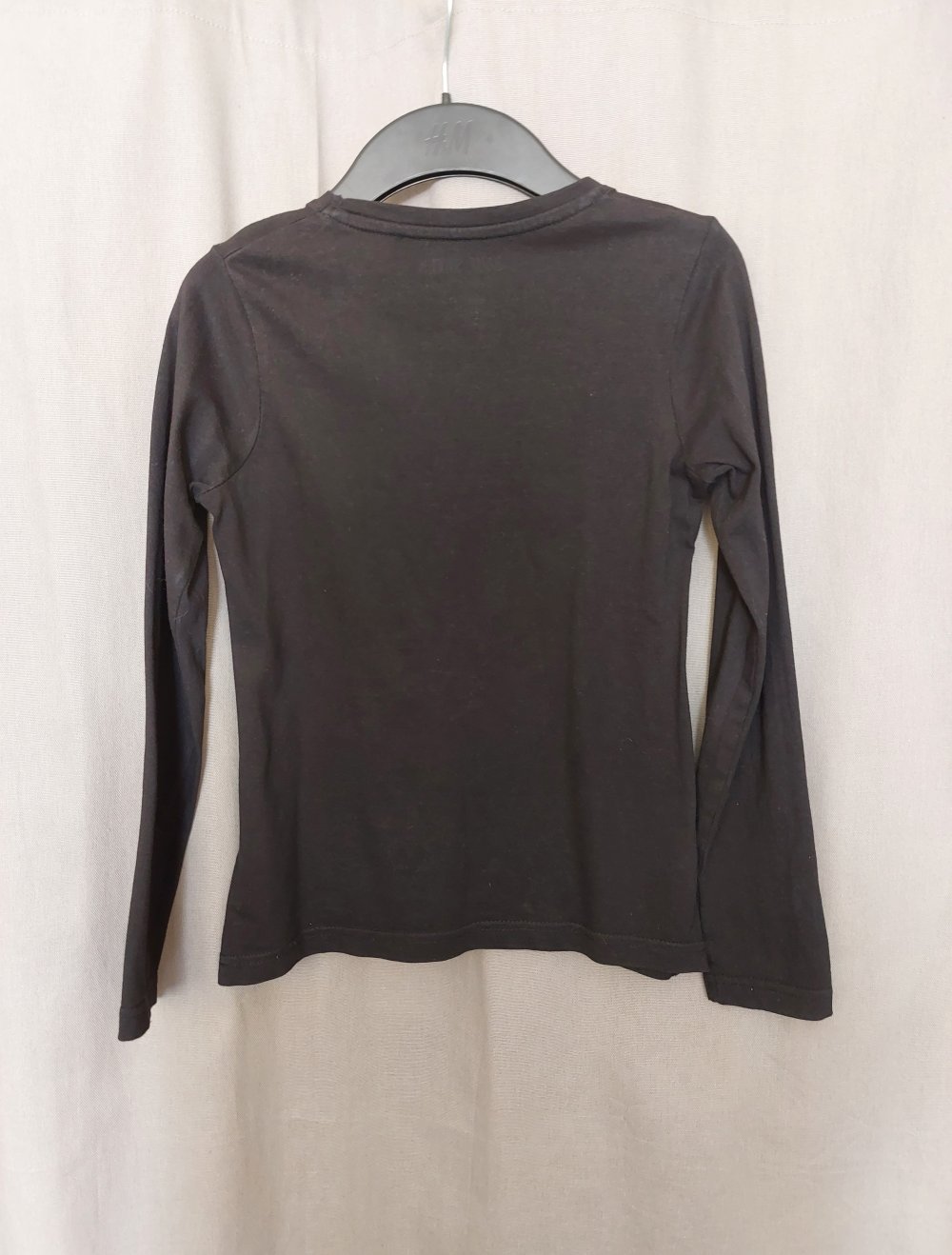 schwarzes langärmliges T-Shirt; 5€