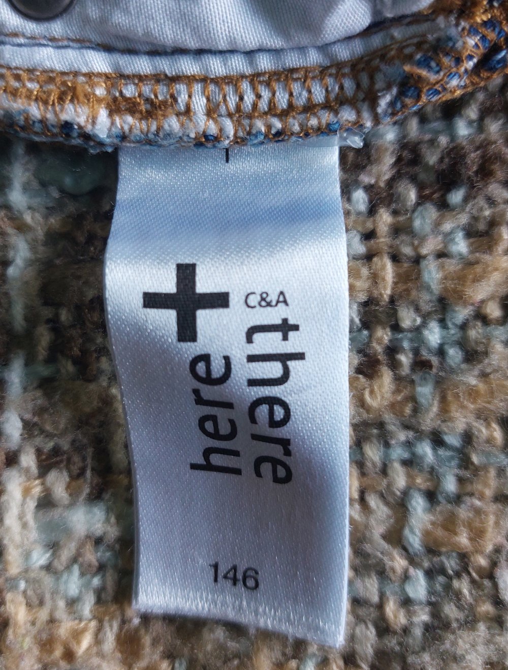 kurze Jeansshorts; 4€