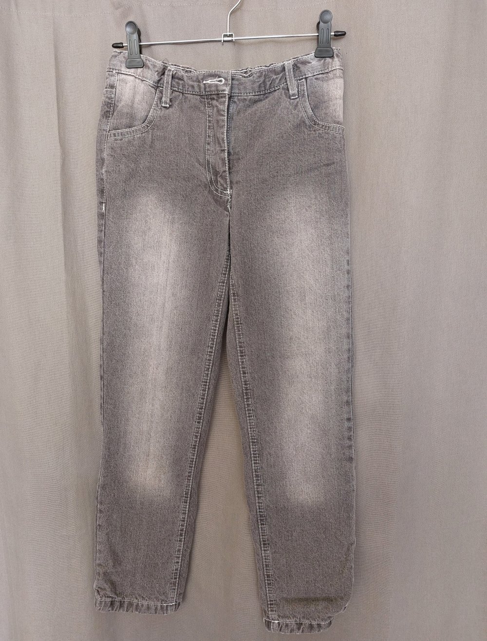 graue Thermojeans; 8€