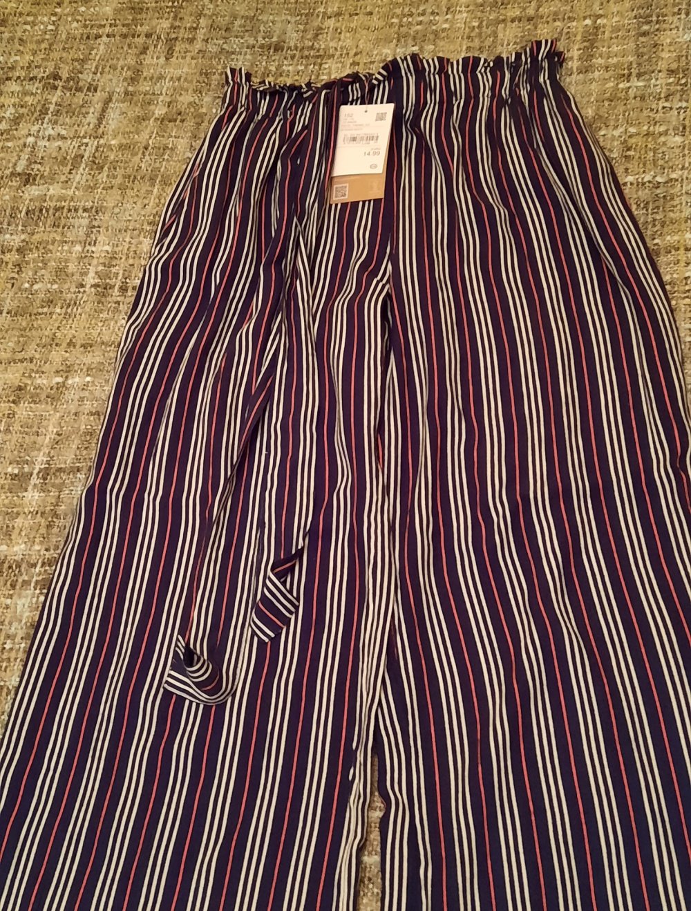 längsgestreifte dünne Stoffhose, 8€