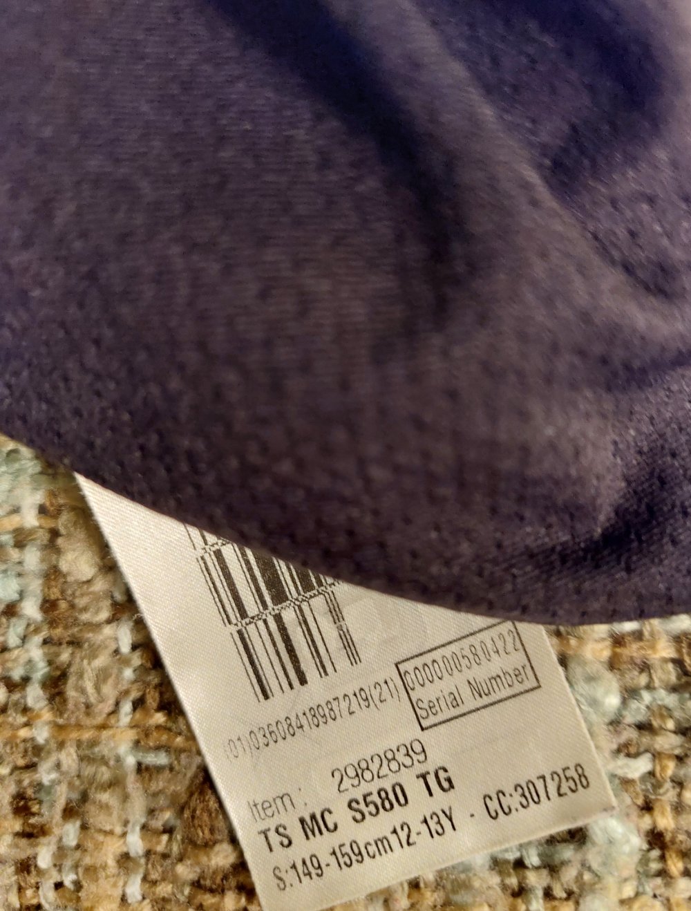 schwarzes Sport-T-Shirt; 6€