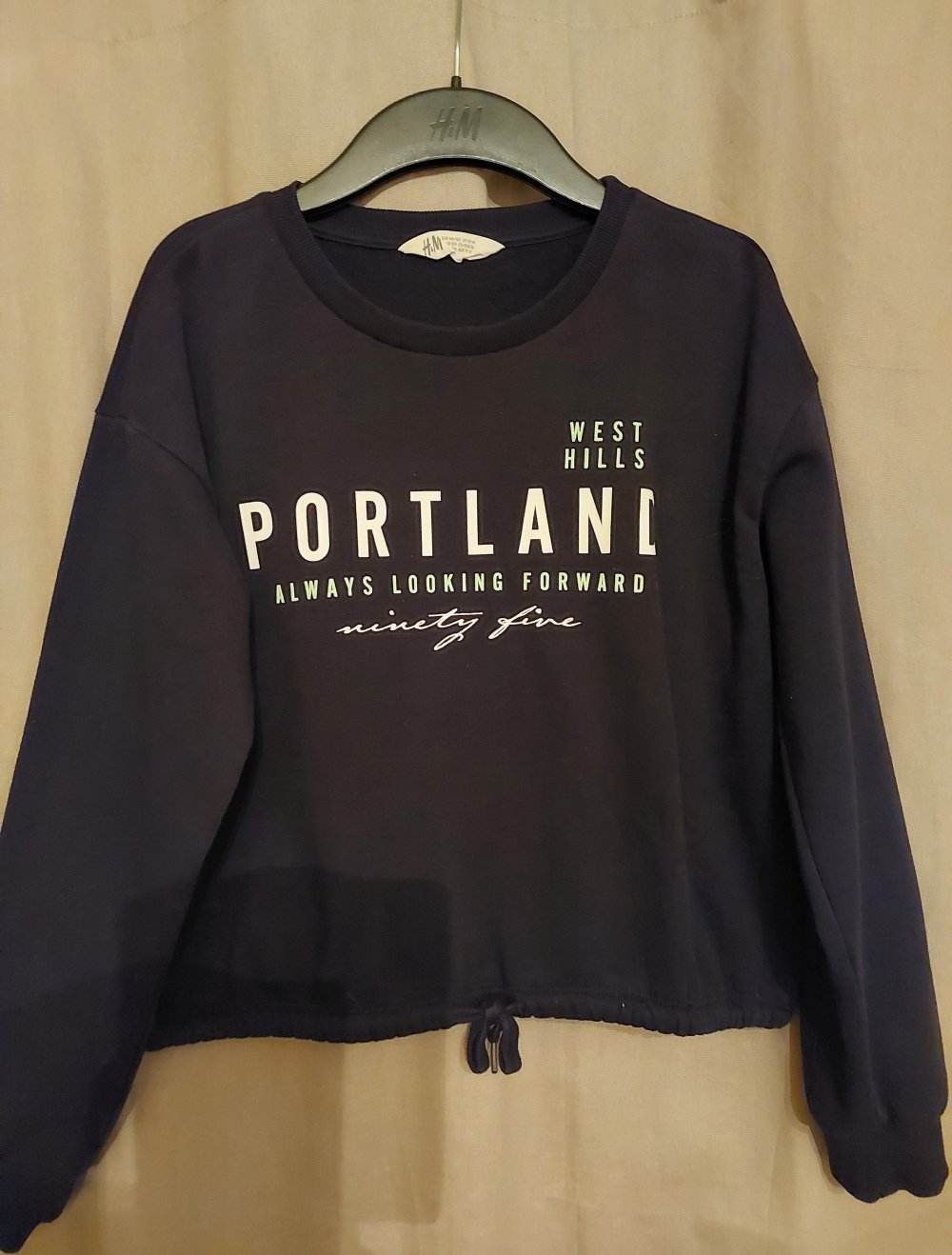 schwarzer Pullover; 5€