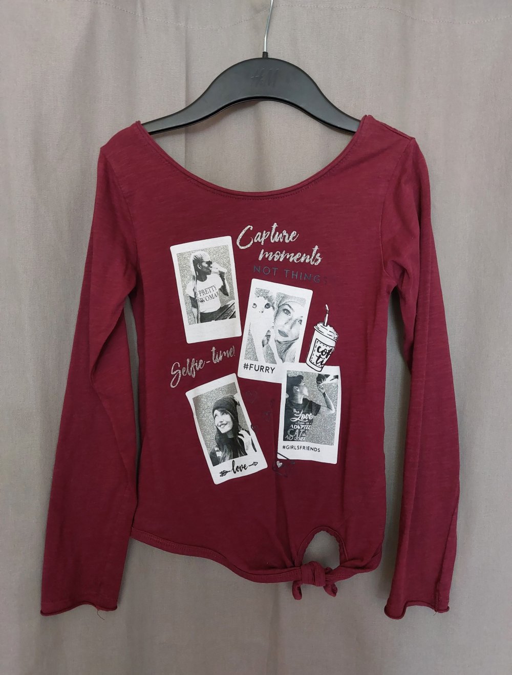 weinrotes langärmliges T-Shirt; 5€