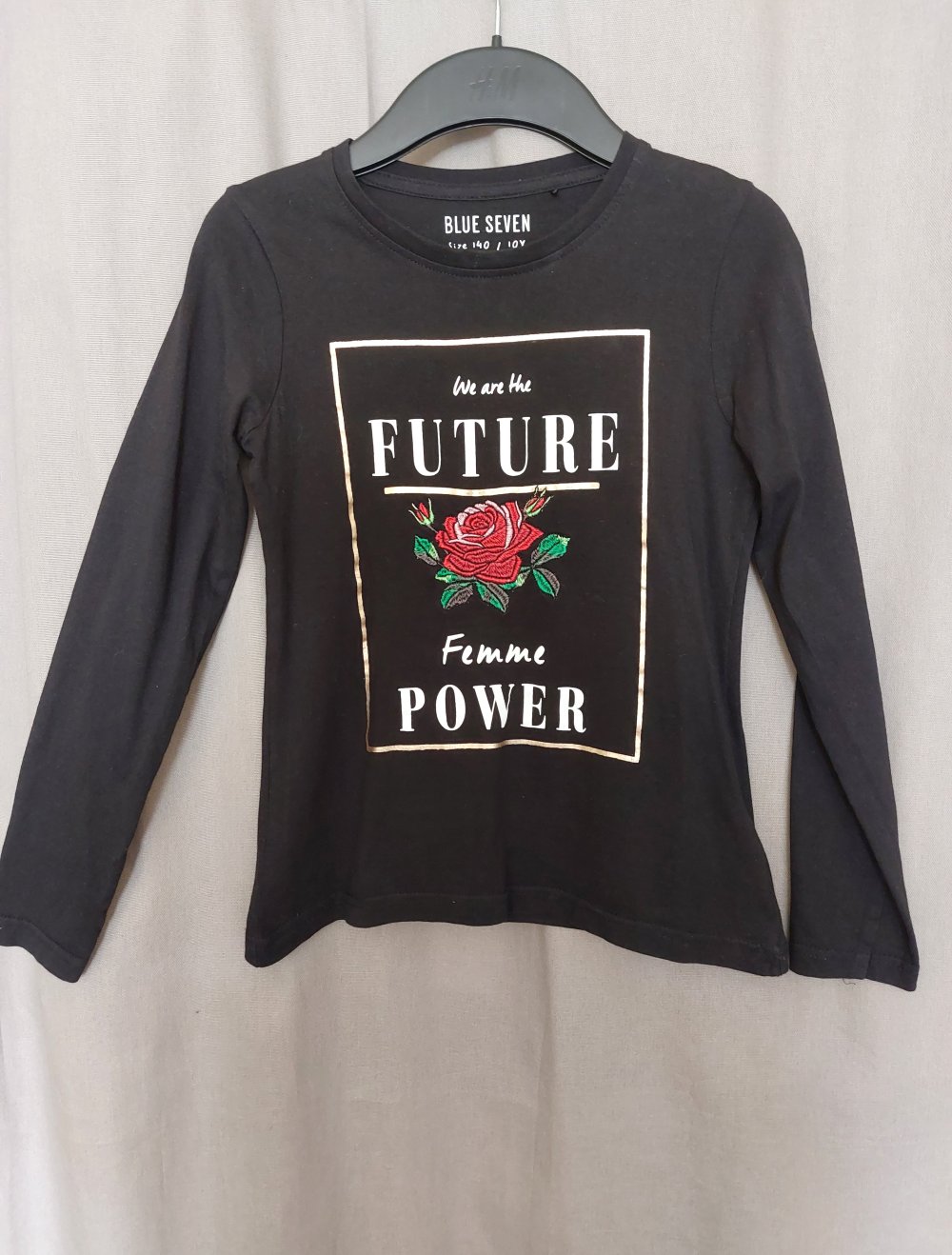 schwarzes langärmliges T-Shirt; 5€