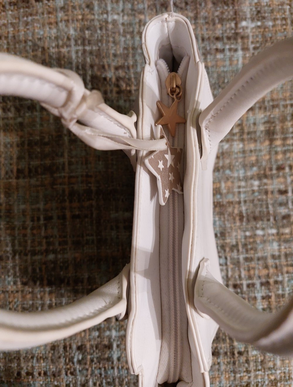 weiße Kinderhandtasche; 3€