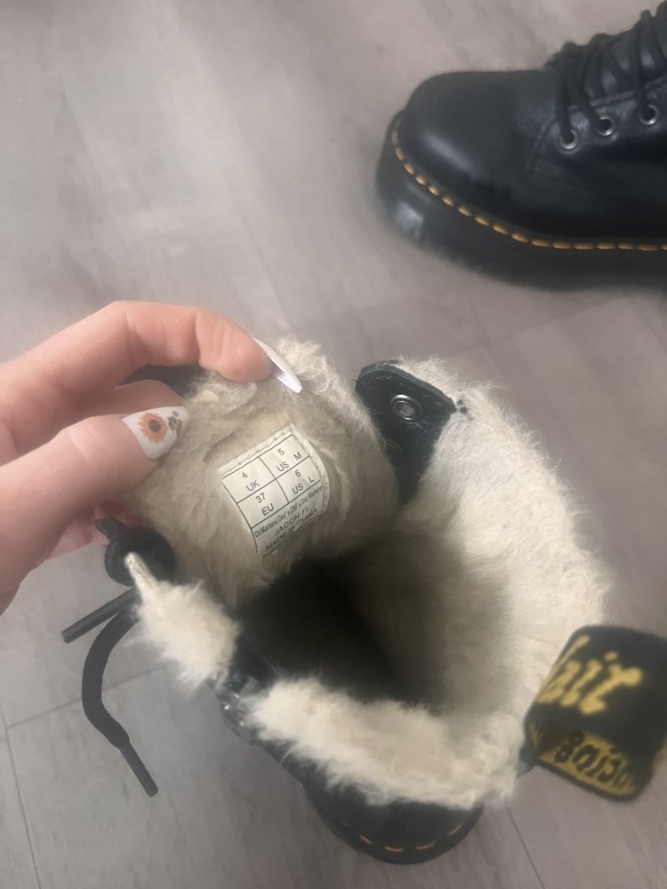 Dr. Martens gefüttert 