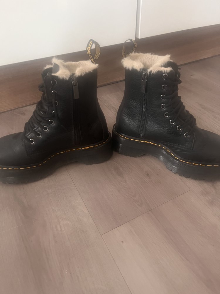 Dr. Martens gefüttert 