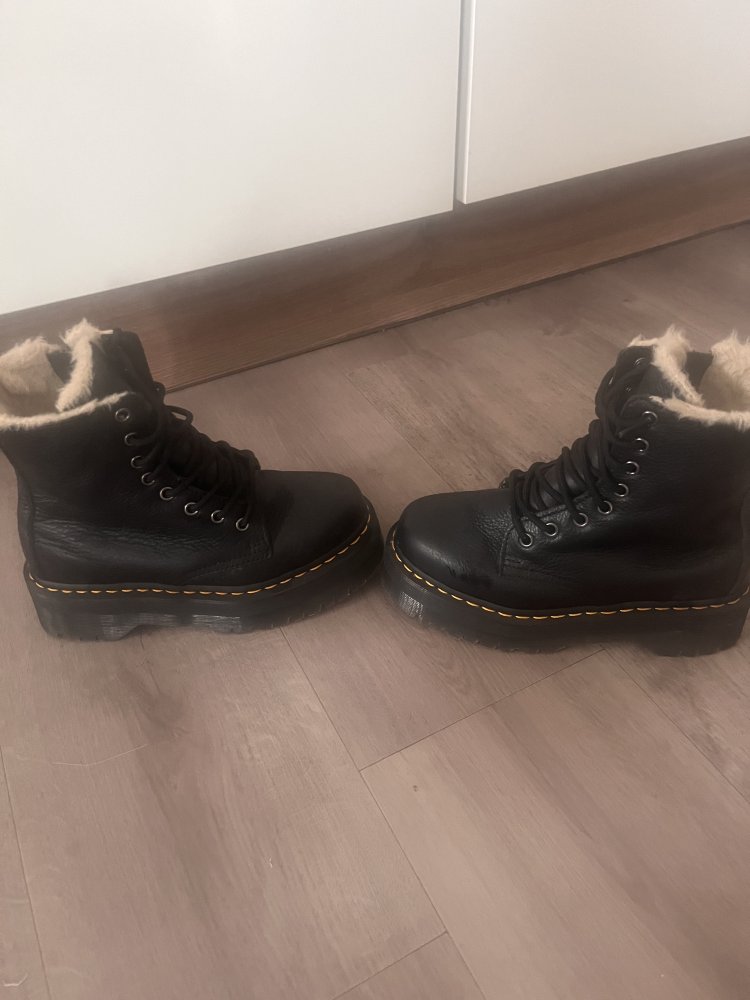 Dr. Martens gefüttert 
